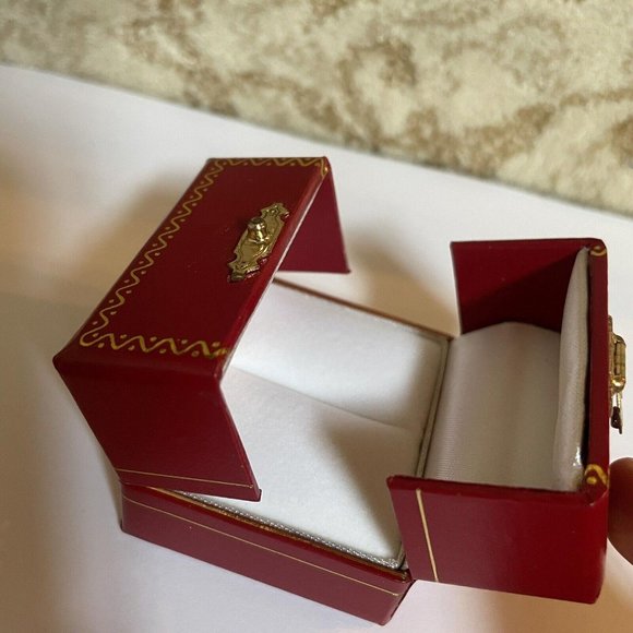 Classic Style Valentine’s Day Red / Gold Tone Classical RING BOX Holder NWOT - Picture 6 of 10
